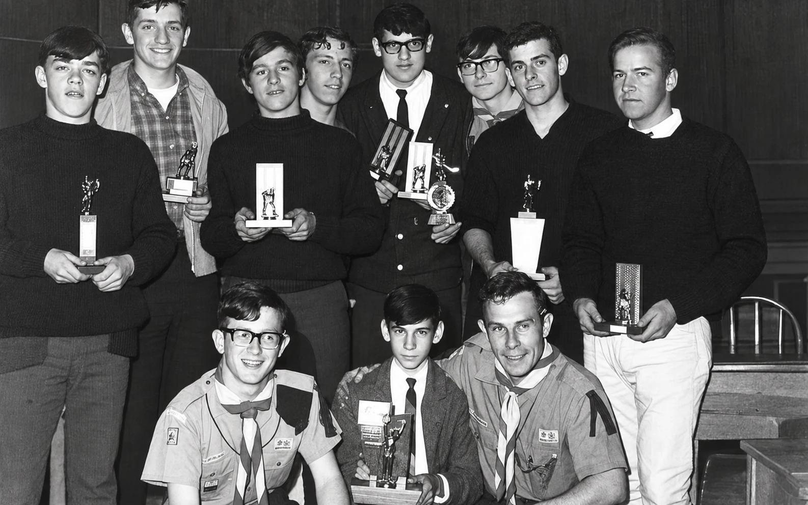 Scout con padre Fernand Lapointe
