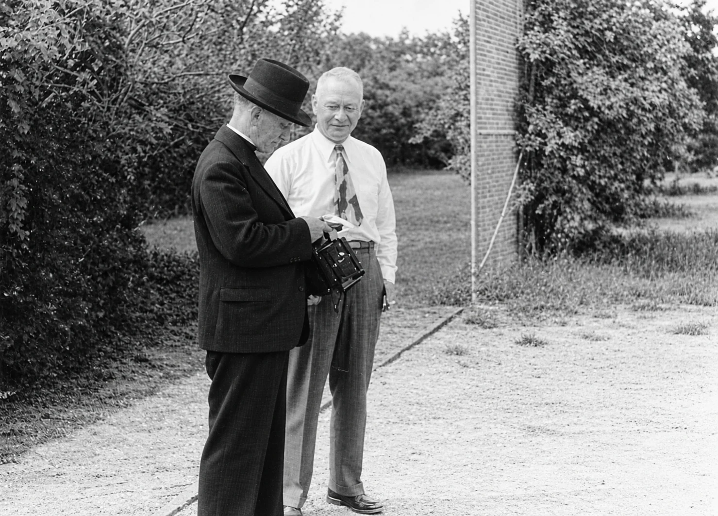 Padre D’Amour e Alert Phillips nel 1947